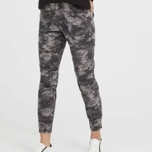 Spanx Stretch Twill Cargo Jogger / Backwash Camo / Medium